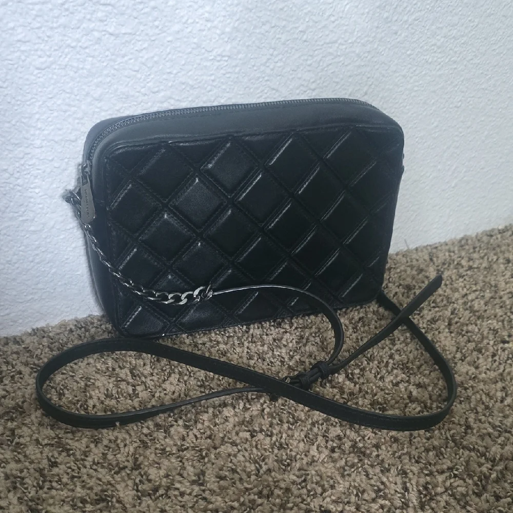 Michael Kors Black Diamond Quilted Crossbody Bag W/ Gunmetal Hardware (EUC)🩶🖤 - Picture 7 of 13